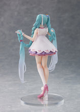 Load image into Gallery viewer, PRE-ORDER Hatsune Miku Wonderland Figure - Hatsune Miku (Rapunzel Ver.)