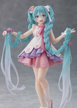 Load image into Gallery viewer, PRE-ORDER Hatsune Miku Wonderland Figure - Hatsune Miku (Rapunzel Ver.)