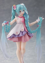 Load image into Gallery viewer, PRE-ORDER Hatsune Miku Wonderland Figure - Hatsune Miku (Rapunzel Ver.)