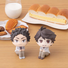 Load image into Gallery viewer, PRE-ORDER Lookup Haikyu!! - Toru Oikawa and Hajime Iwaizumi with Gift