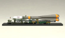 Load image into Gallery viewer, PRE-ORDER 1/150 Plastic Model Soyuz Rocket &amp; Transport Train
